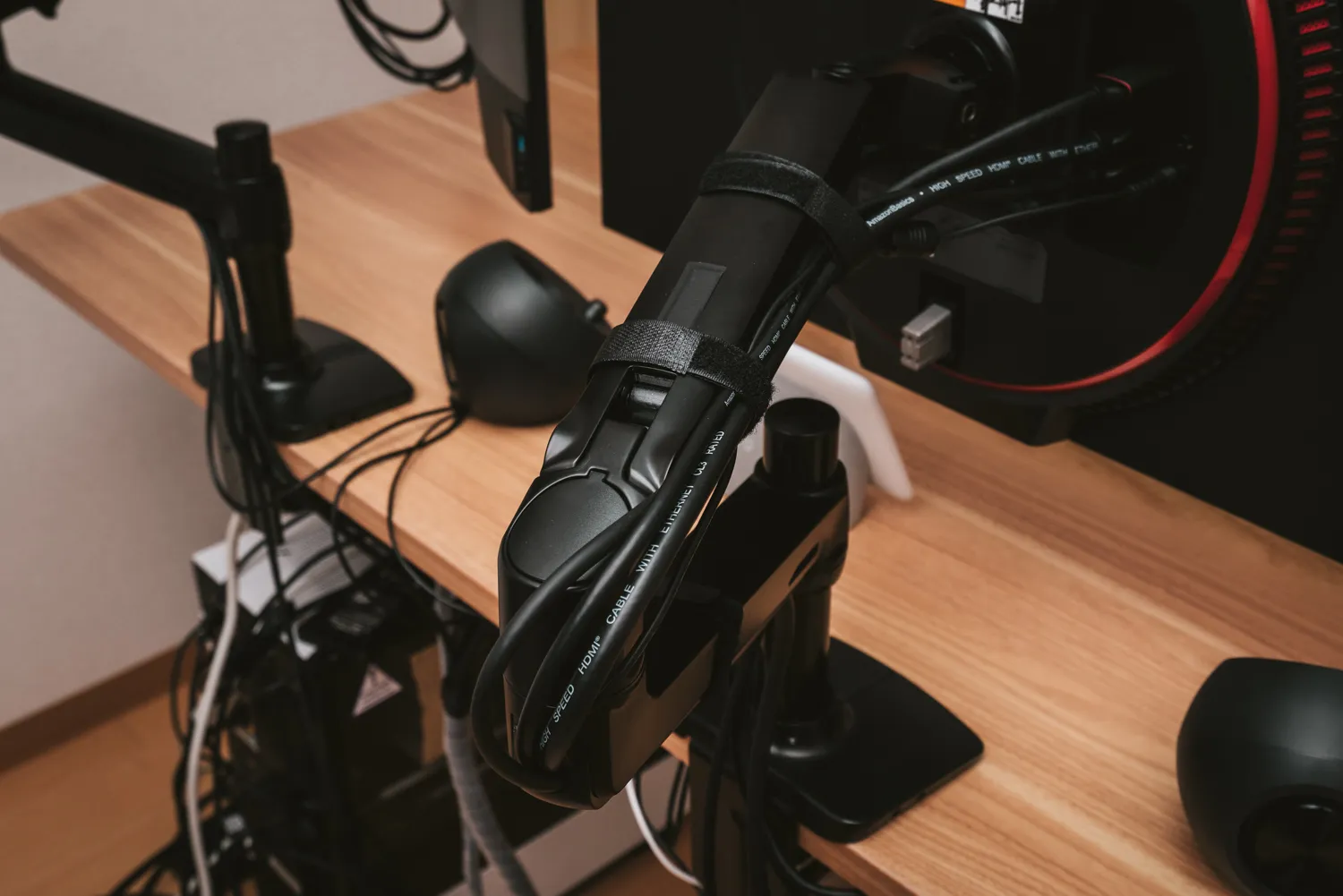 Amazon モニターアーム